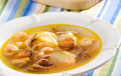 Рыбный суп с лимоном и морепродуктами