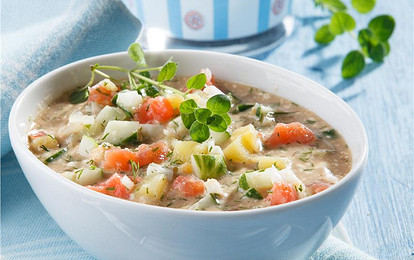 Окрошка с малосольной семгой