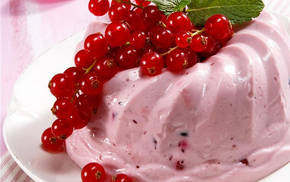 Ягодный десерт с творогом