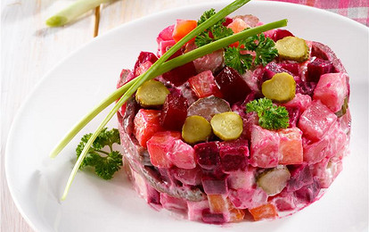Неаполитанский салат с телятиной, свеклой, картофелем и сельдереем