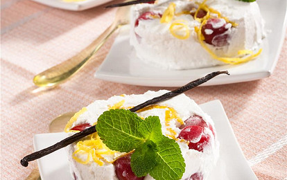 Творожный десерт с вишней