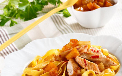 Куриные грудка с лапшой