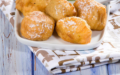 Фрукты в тесте, обжаренные во фритюре