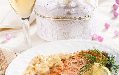 Стейки из семги под грибным соусом