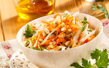 Салат с морковью и яблоком