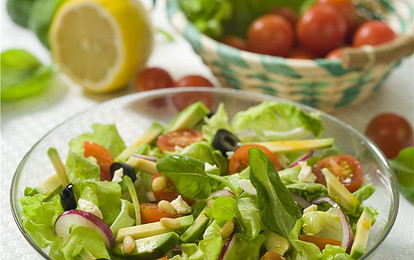 Салат из авокадо с помидорами