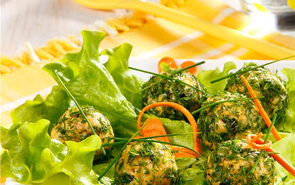 Сырные шарики с маслинами и укропом