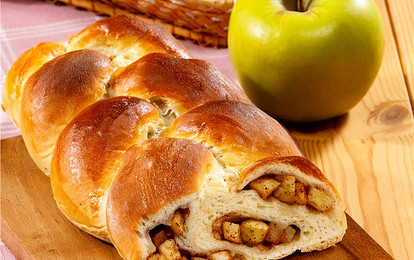 Яблочный пирог с корицей