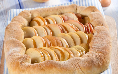 Сдобный пирог с яблоком