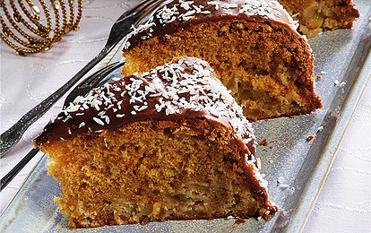 Праздничная шарлотка в шоколадной глазури