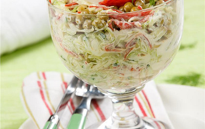 Салат из капусты с колбасой