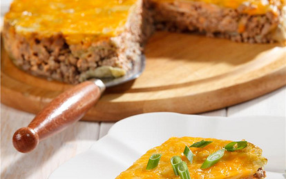 Слоеный пирог под сырной корочкой