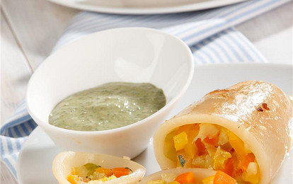 Нежные рулеты из кальмаров