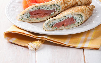 Блинчики с красной рыбой и творожным сыром