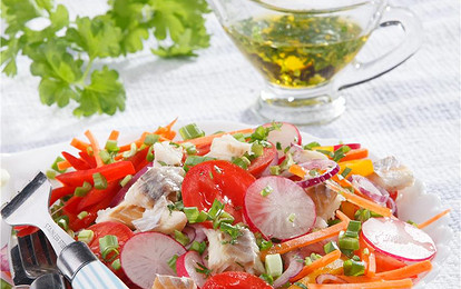 Салат с рыбой и перцем