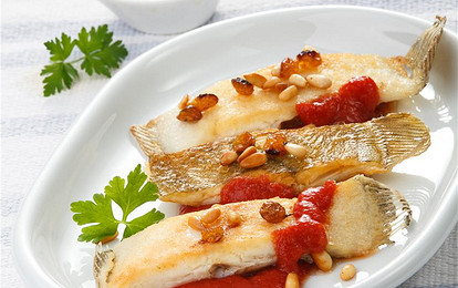 Печеная камбала с изюмом