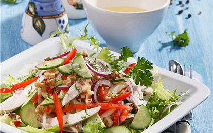 Салат с огурцами и кольраби