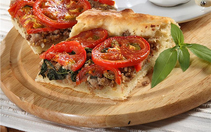 Мясной пирог с помидорами