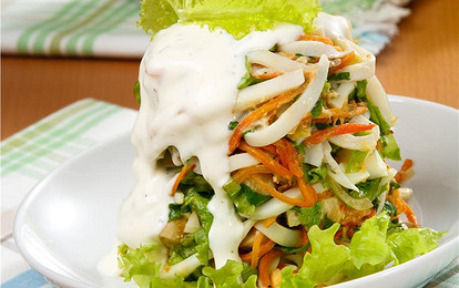 Салат с кальмарами и шампиньонами