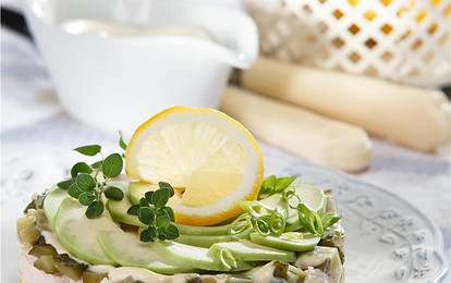 Пикантный салат с авокадо