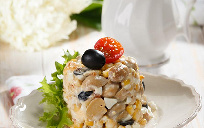 Салат из кукурузы и грибов