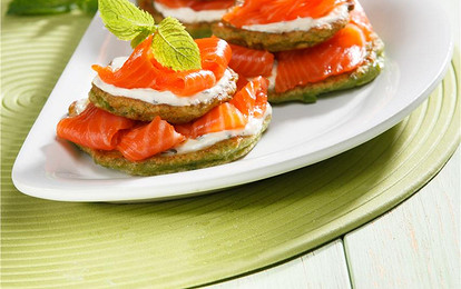 Оладьи с лососем из горохового теста