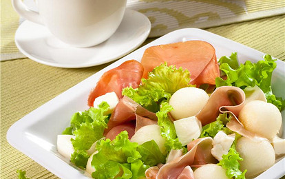 Экзотический салат с дыней