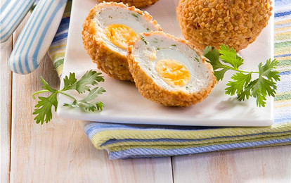 Яйца в нежном курином фарше