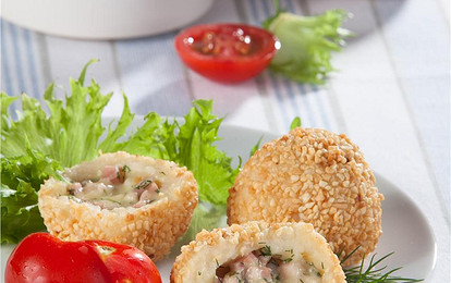 Картофельные кнедли с начинкой из ветчины и сыра