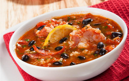 Традиционный кубинский суп с черной фасолью
