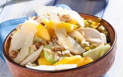 Легкий салат с манго