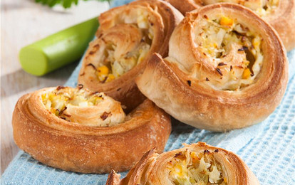 Слоеные рулеты с капустой