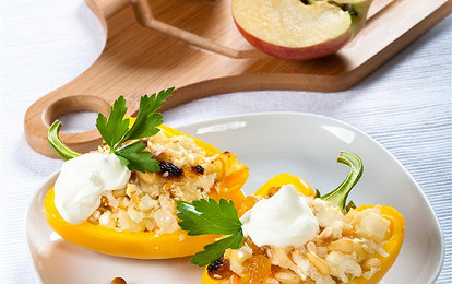 Сладкий перец с квашеной капустой и яблоками