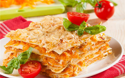 Лазанья с начинкой из тыквы, тертого сыра и грецких орехов