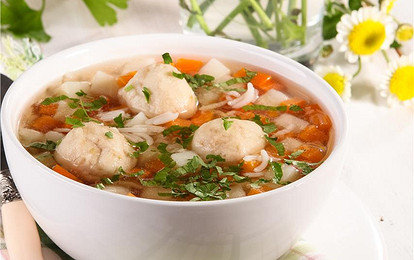 Овощной суп с фрикадельками из рыбного фарша