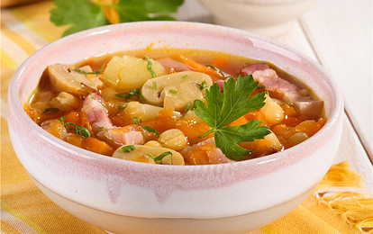 Гороховый суп с баклажанной икрой и маринованными грибами