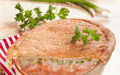 Запеканка с горбушей и креветками в сливочном соусе