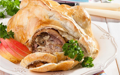 Курица в рубашке из теста