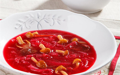 Овощной борщ с маринованными опятами