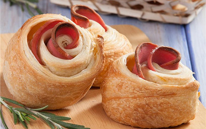 Розочки с колбасой на закуску