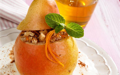 Груша с ореховой начинкой