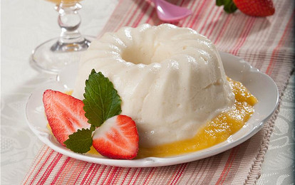 Пудинг с абрикосовым соусом