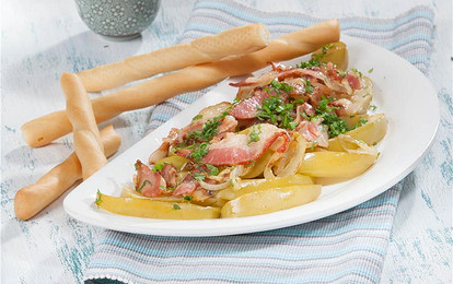 Тушеные яблоки с беконом