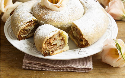 Банница с медом и орехами