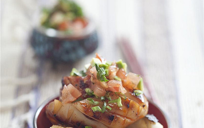 Кальмары с пармезаном и кукурузной сальсой