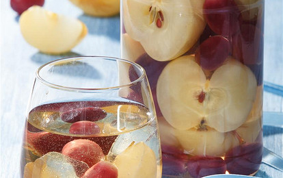 Компот из яблок и винограда