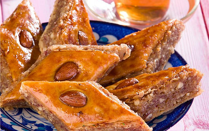 Медовая пахлава с орехами