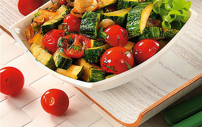 Салат с цукини и помидорами