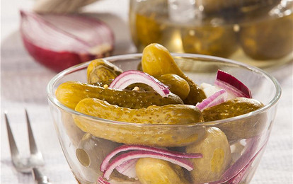 Огурчики с красным луком