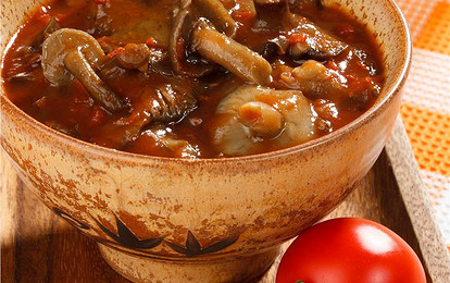 Опята в томатном соусе